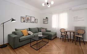 Vibrant Urban Getaway: Modern 1-Bedroom Near Bars, Parks, And Metro